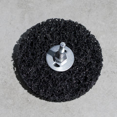 Harte Vlies-Schleifscheibe auf einem 100x15x6 mm Schaft