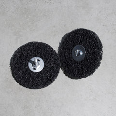 Harte Vlies-Schleifscheibe auf einem 100x15x6 mm Schaft