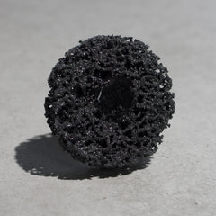 Harte Vlies-Schleifscheibe auf einem 50x15x6 mm Schaft